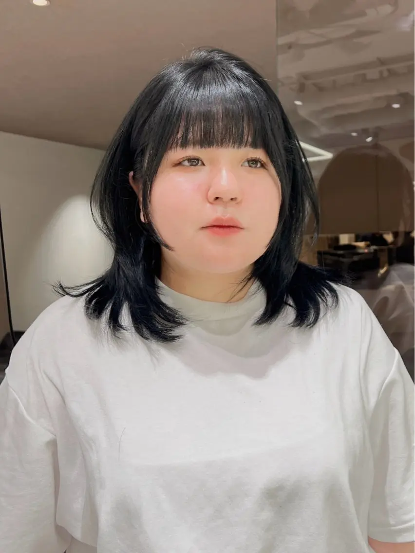 ミディアム くびれヘア くびれレイヤー レイヤーカット 小顔カット rino🤍 恵比寿レイヤーカットのヘアスタイル