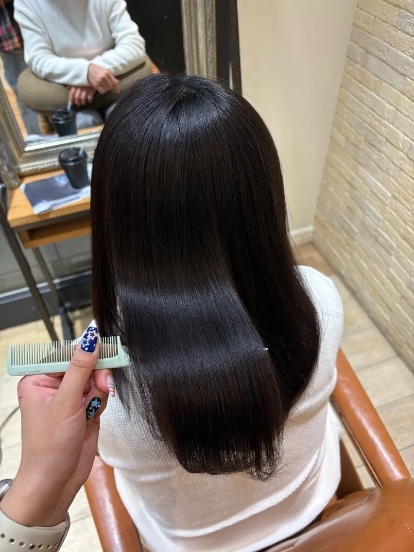 ミディアム カット 縮毛矯正 しおり🍬 KOKORO🤍のヘアスタイル