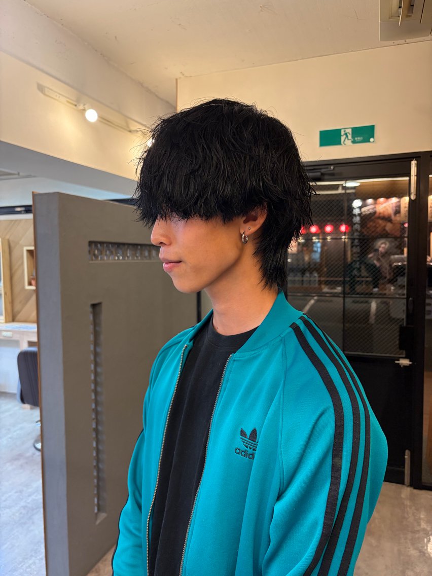 カラー メンズ 黒髪 ブルーカラー ブルーブラック ヘアカラー 佐藤 夢翔のヘアスタイル