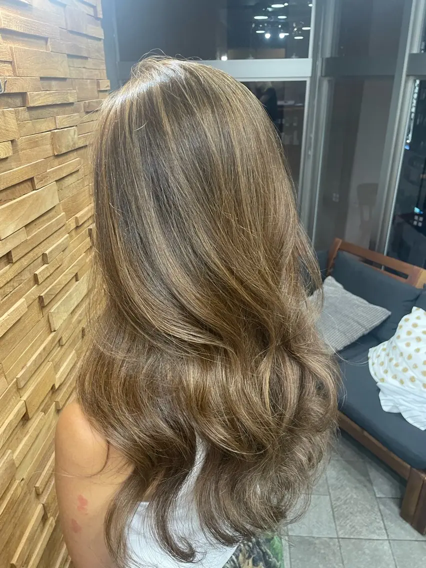 ロング RIEブリーチ& エクステ特化型のヘアスタイル