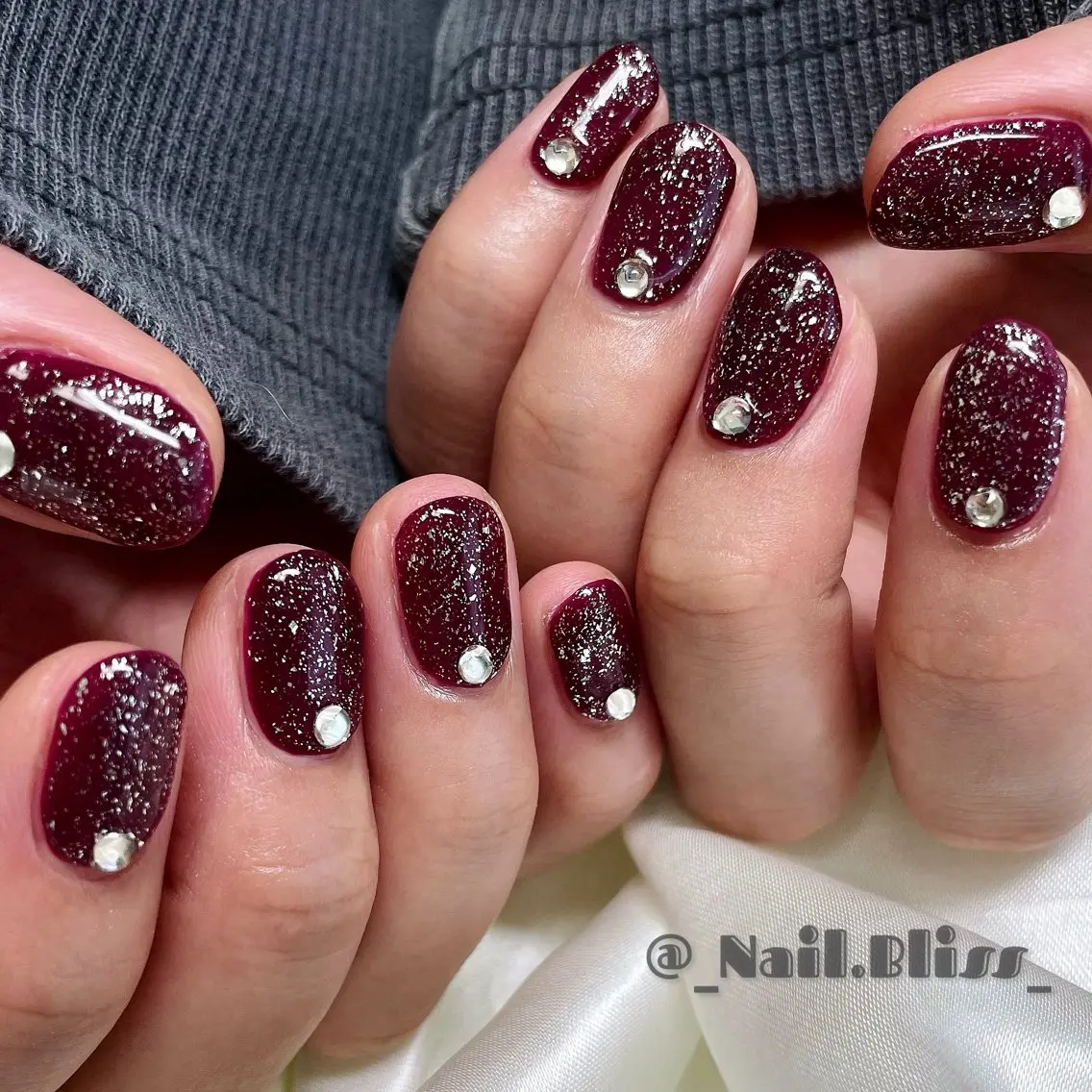 ネイル ボルドー ラメ(グリッター) シンプルネイル ストーンネイル ハンドネイル NAIL BLISSのネイルデザイン