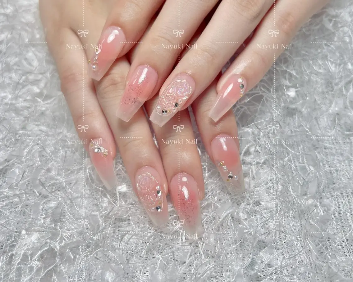 ネイル 🦋 Queenieのネイルデザイン