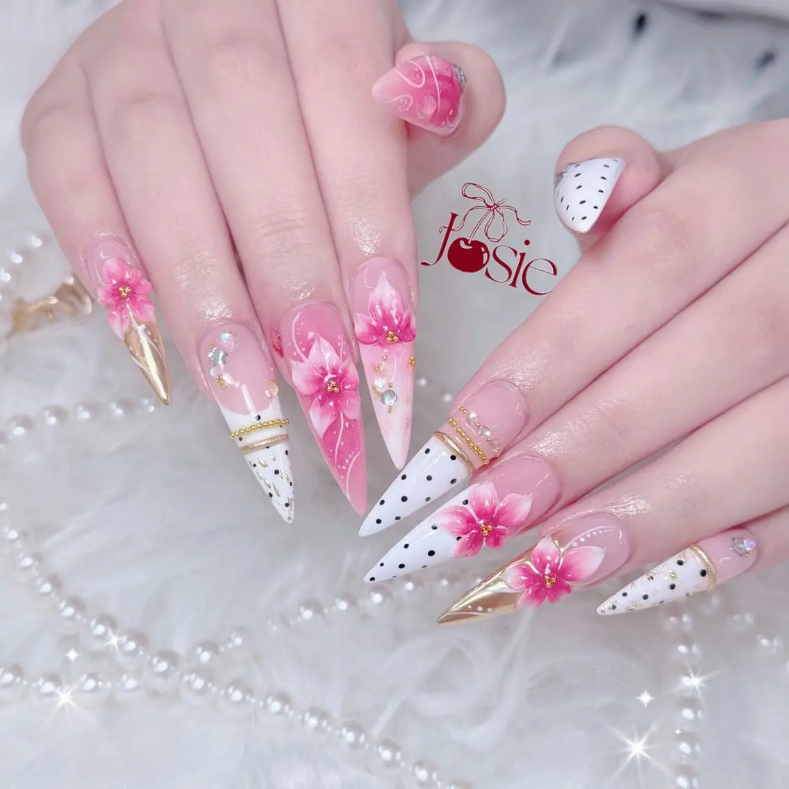 ネイル フレンチネイル ガーリー ガラスフレンチ 氷ネイル・うるうるネイル キラキラネイル ハンドネイル JOSIE nail studioのネイルデザイン
