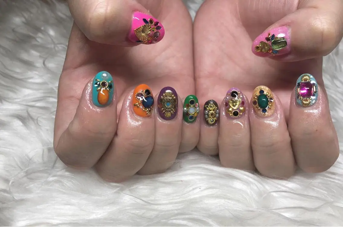 ネイル ストーンネイル ハンドネイル パラあり！フィルイン 美フォルムのネイルデザイン