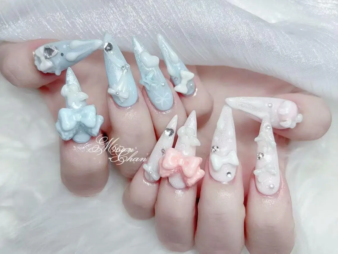 ネイル 長さ出し キラキラネイル 韓国ネイル ロングネイル マグネットネイル ハンドネイル ハンドケア MUNI🎀 NAIL のネイルデザイン