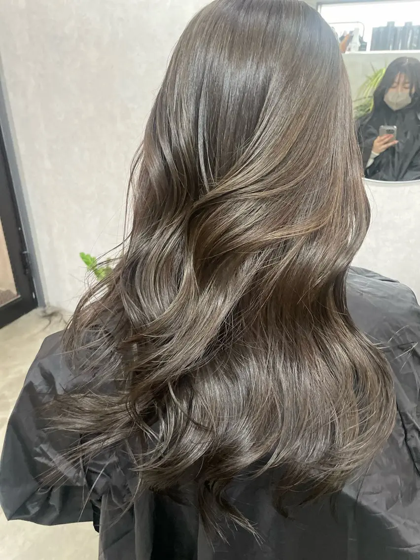 ロング カラー ベージュカラー オリーブベージュ レイヤーカット AIRI layer cut hairのヘアスタイル
