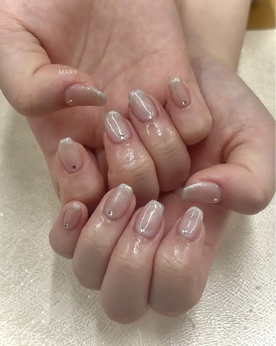 ネイル フレンチネイル ニュアンスネイル オフィスネイル シルバー ハンドネイル Mary nail .narumiのネイルデザイン