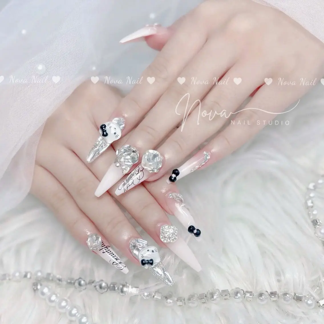 ネイル アートネイル ジェルネイル キラキラネイル 韓国ネイル ロングネイル ハンドネイル ハンドケア Nova Nail Nambaのネイルデザイン