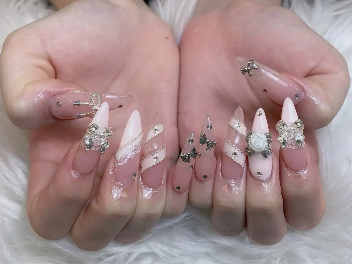 ネイル チークネイル 長さ出し フレンチネイル ジェルネイル ガラスフレンチ ハンドネイル anh nail anne🤍のネイルデザイン
