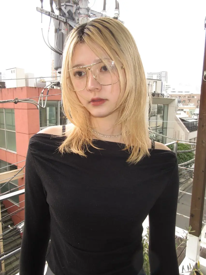 ミディアム ミディアムレイヤー アッシュ オレンジブラウン 顔まわりレイヤー ハッシュカット レイヤーカット\ウル フ　chinatsuのヘアスタイル