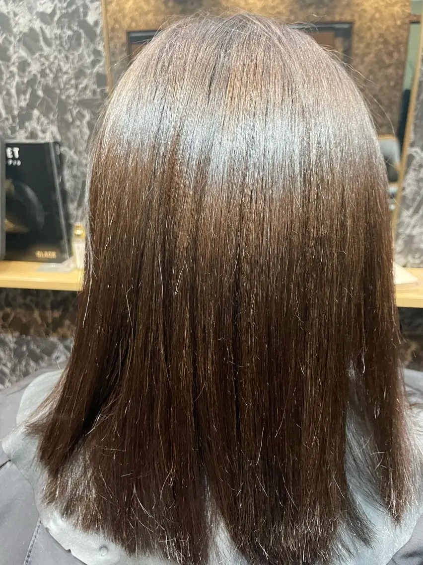 ミディアム カット ヘアカラー トリートメント AIKO MSLのヘアスタイル