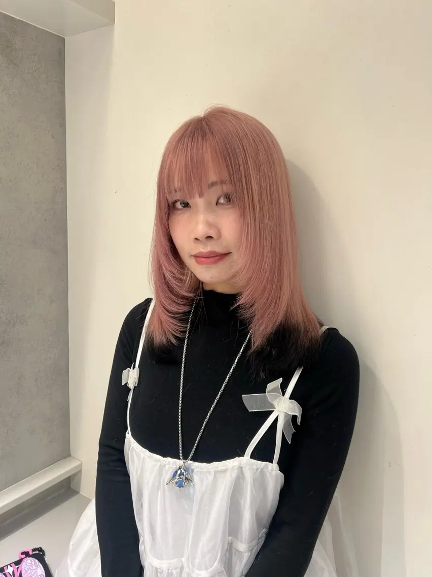 ミディアム レイヤーカット デザイン🥇複雑履歴 ハイトーン特化のヘアスタイル