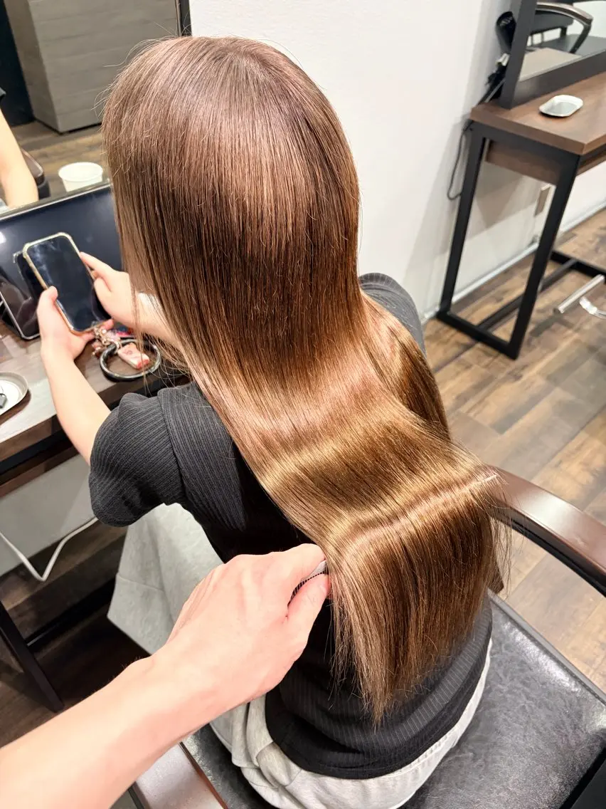 ロング カラー ベージュカラー 透明感カラー ミルクティーベージュ 髪質改善 トリートメント 🆕ブリーチ髪質改善 🆕デザインカラーのヘアスタイル