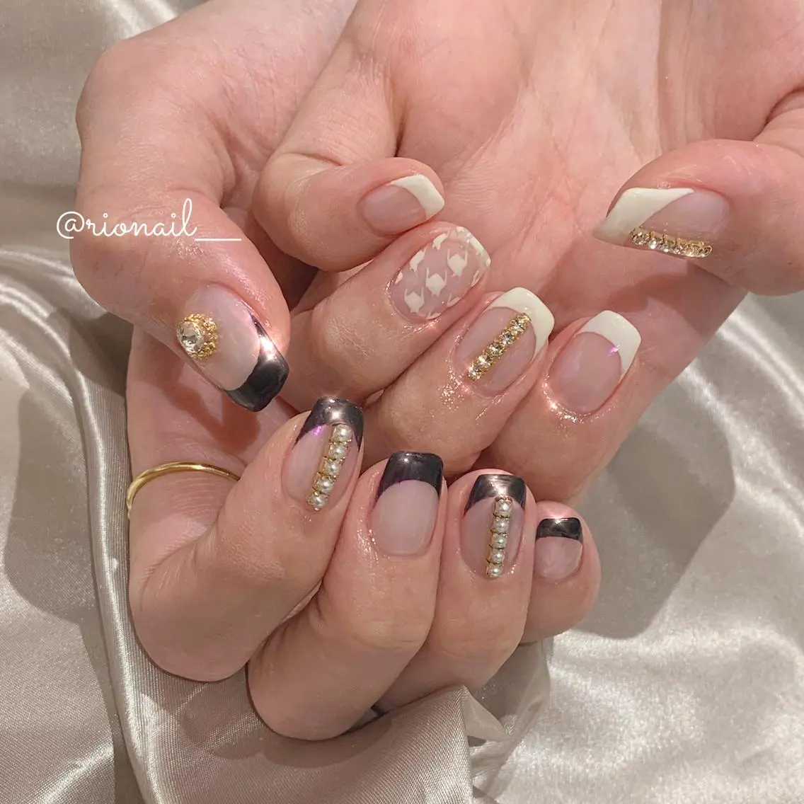 ネイル アートネイル 𝘙𝘪𝘰𝘯𝘢 ...🕯🤍のネイルデザイン