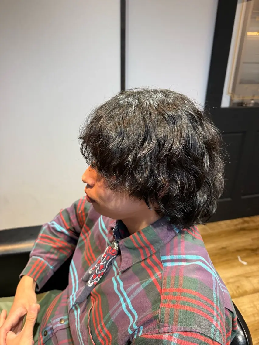 セミロング パーマ メンズ 糸山 大輔のヘアスタイル