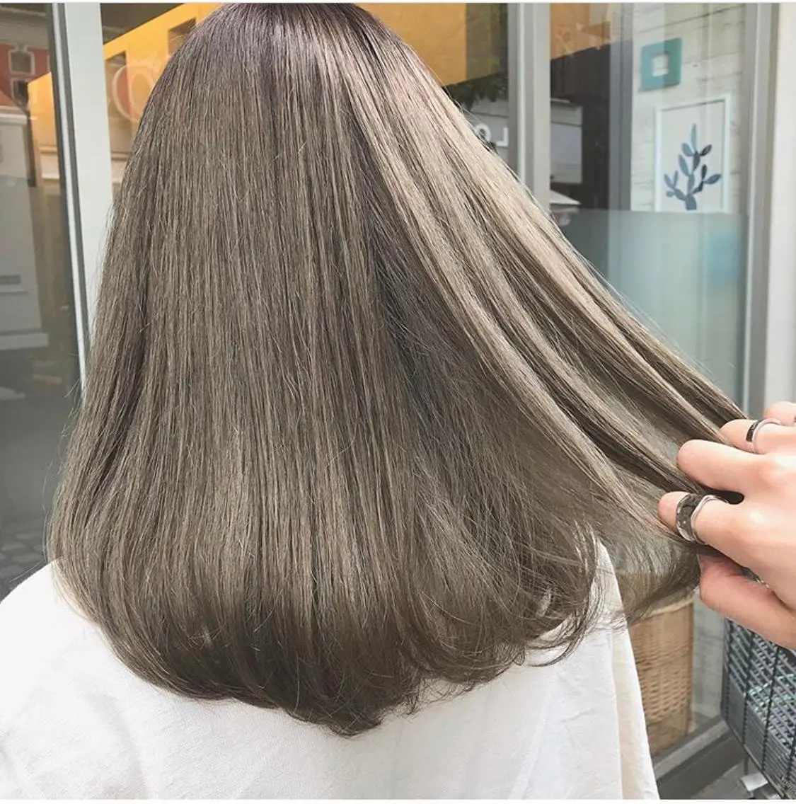 ロング ヘアカラー トリートメント 関 桃子のヘアスタイル