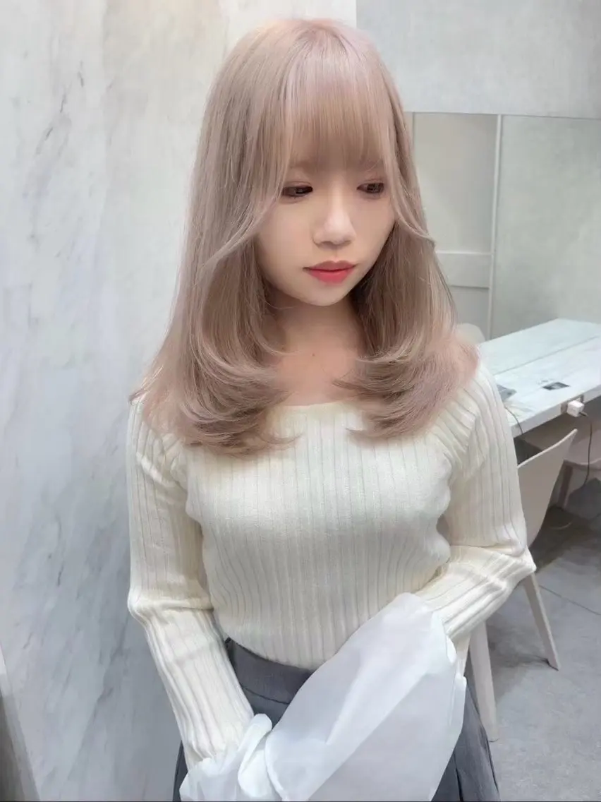 セミロング カラー ヘアカラー トリートメント Lond Le'a /ハイトーンカラーのヘアスタイル