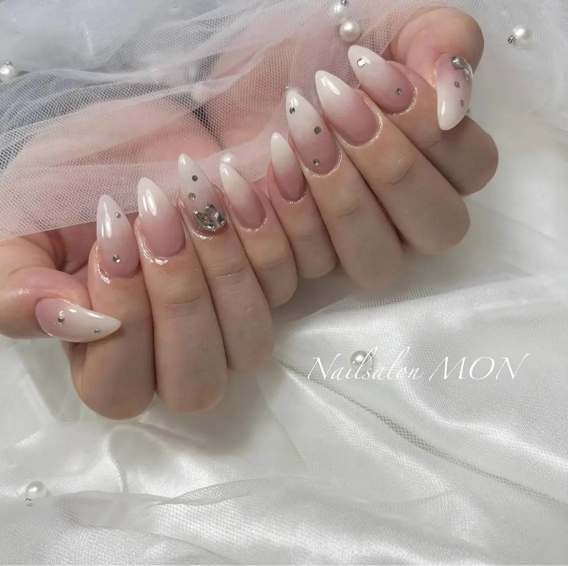 ネイル ストーンネイル ハンドネイル Nailsalon MONのネイルデザイン