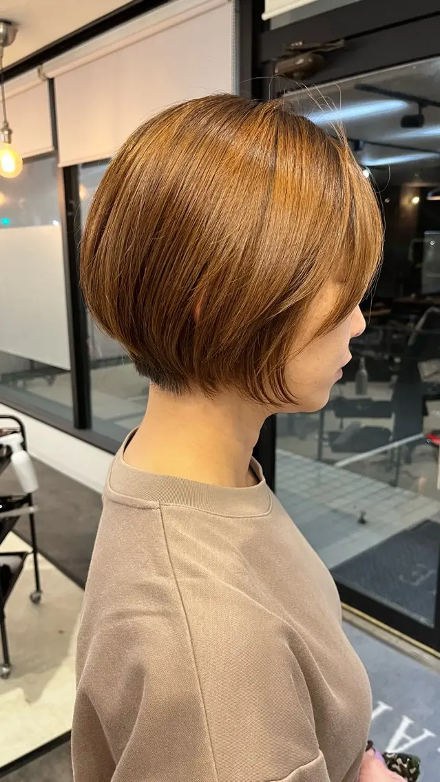 ショート カラー ショートボブ ベージュカラー 透明感カラー ミルクティーベージュ ボブ 安藤 誠斗のヘアスタイル