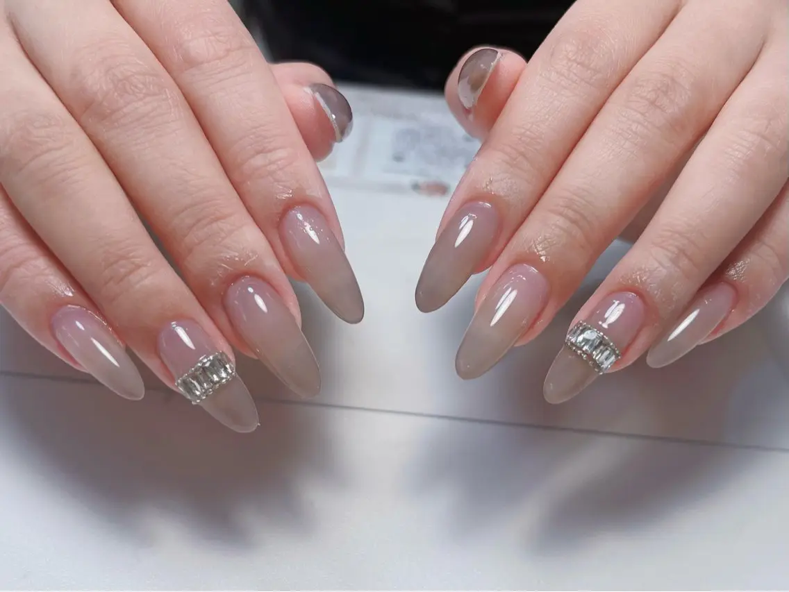 ネイル 成人式 フラッシュネイル フットネイル ジェルネイル 卒業式 ハンドネイル 心斎橋Mione nail salonのネイルデザイン