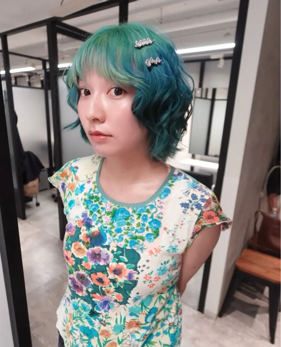 ショート カラー カット ヘアカラー トリートメント MIMI🌻໋᳝݊ 個性派カラー⑅ ⸝꙳のヘアスタイル
