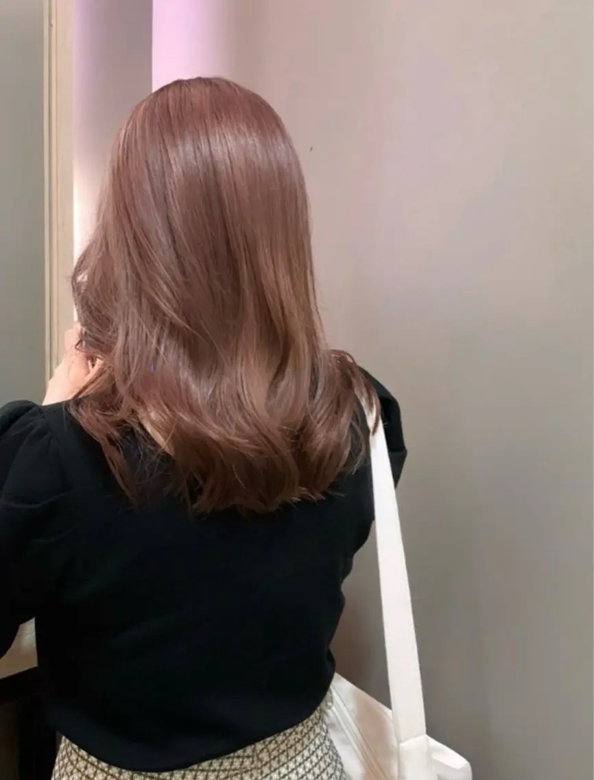 ミディアム カラー ヘアアレンジ ヘアカラー トリートメント 李奈🌼レイヤー/ 透明感カラーブリーチのヘアスタイル