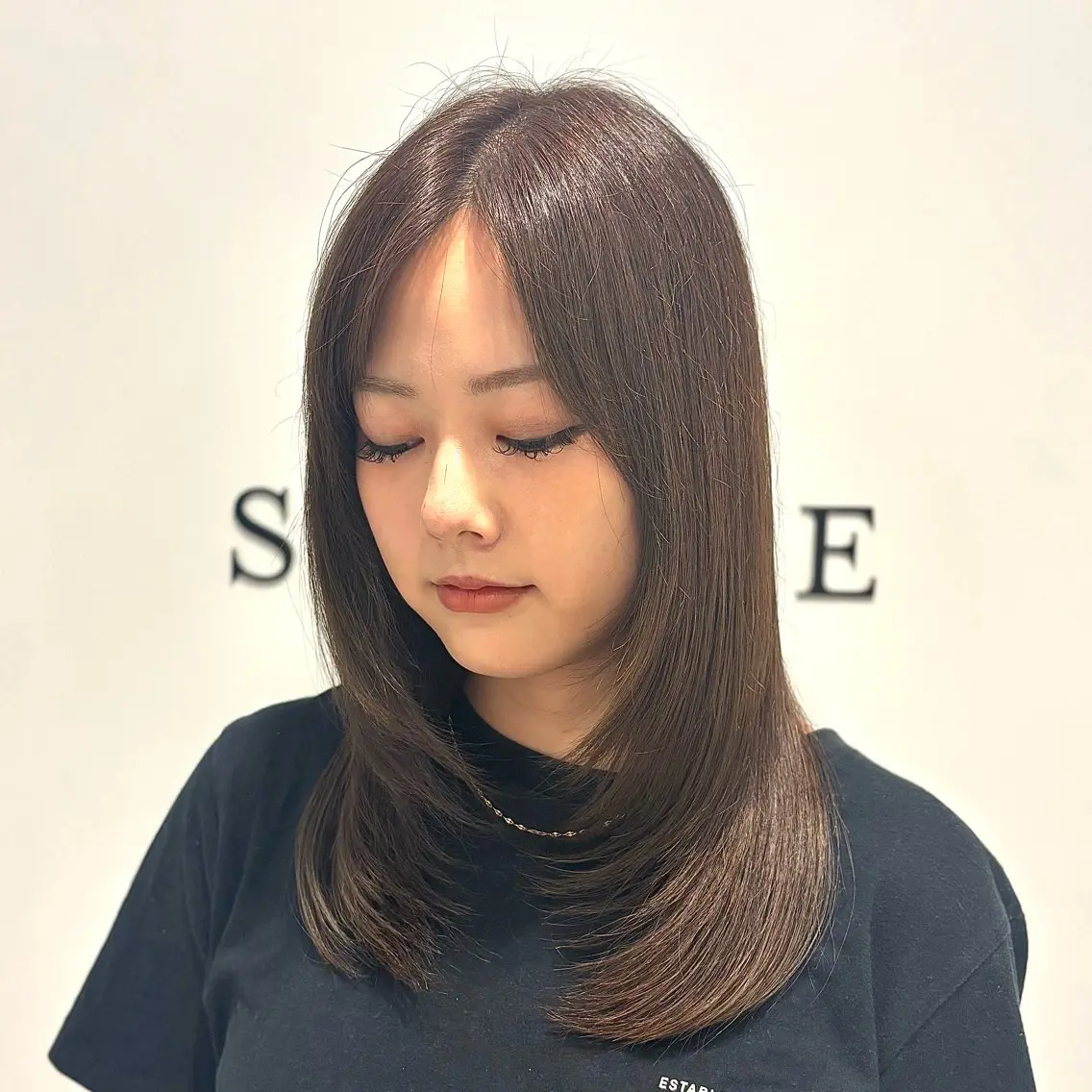 セミロング カラー 透明感カラー オリーブカラー レイヤーカット トリートメント カット ヘアカラー 艶カラー/アレンジ 💟すなおのヘアスタイル