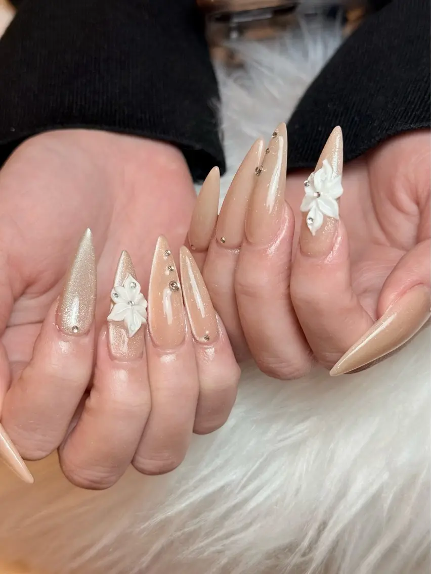 ネイル チークネイル ドット フレンチネイル グラデーション ハート ハンドネイル ハンドケア Nihonthy Nail 新宿のネイルデザイン