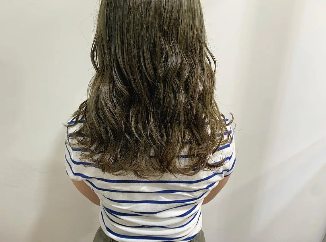 セミロング カラー いまじゅく あおいのヘアスタイル