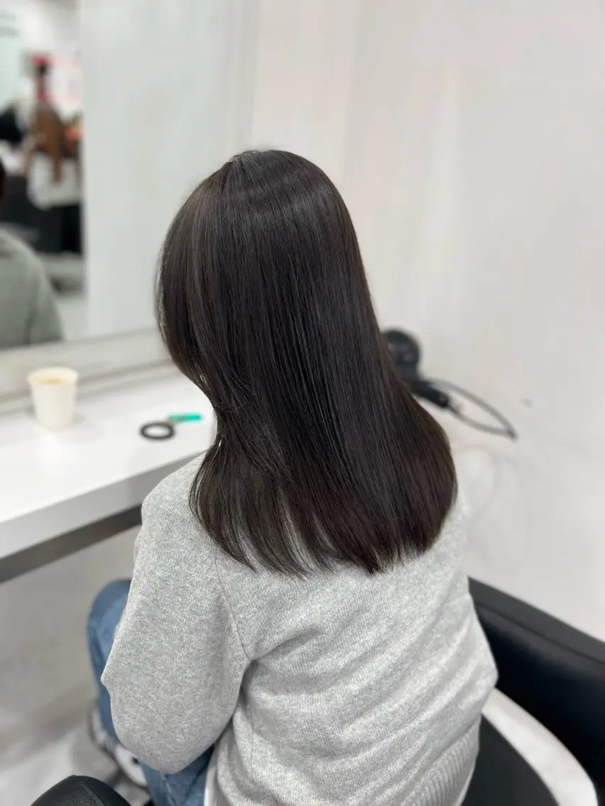 セミロング カラー 透明感カラー🫧 レイヤーカットのヘアスタイル
