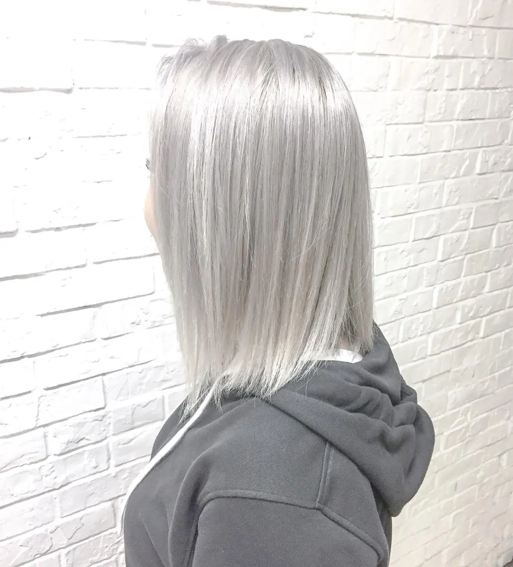 ミディアム カラー ブリーチ シルバー ホワイトシルバー ヘアカラー トリートメント エクステ エクステリピート率 No.1 菊池　悠介のヘアスタイル
