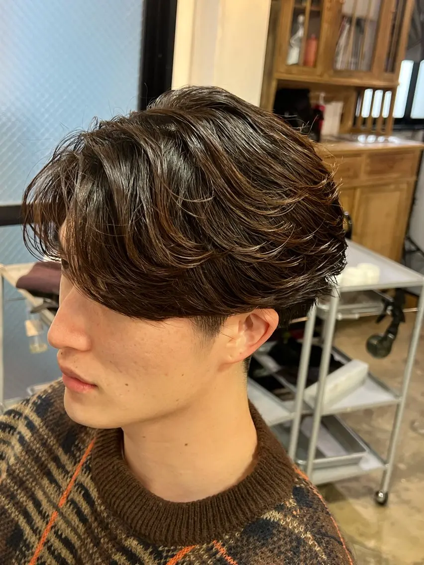 ショート パーマ メンズ フェザーパーマ メンズパーマ 湖城 恵吾のヘアスタイル
