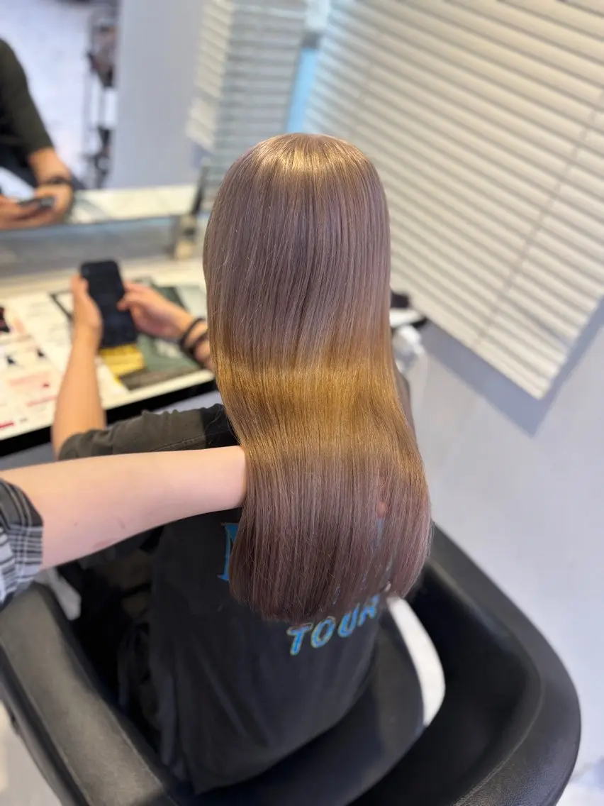 ロング カラー ブリーチ ケアブリーチ ハイトーンカラー トリートメント カット ヘアカラー トリートメント 💙ハイトーン韓国風 色白ヘア💙manaのヘアスタイル