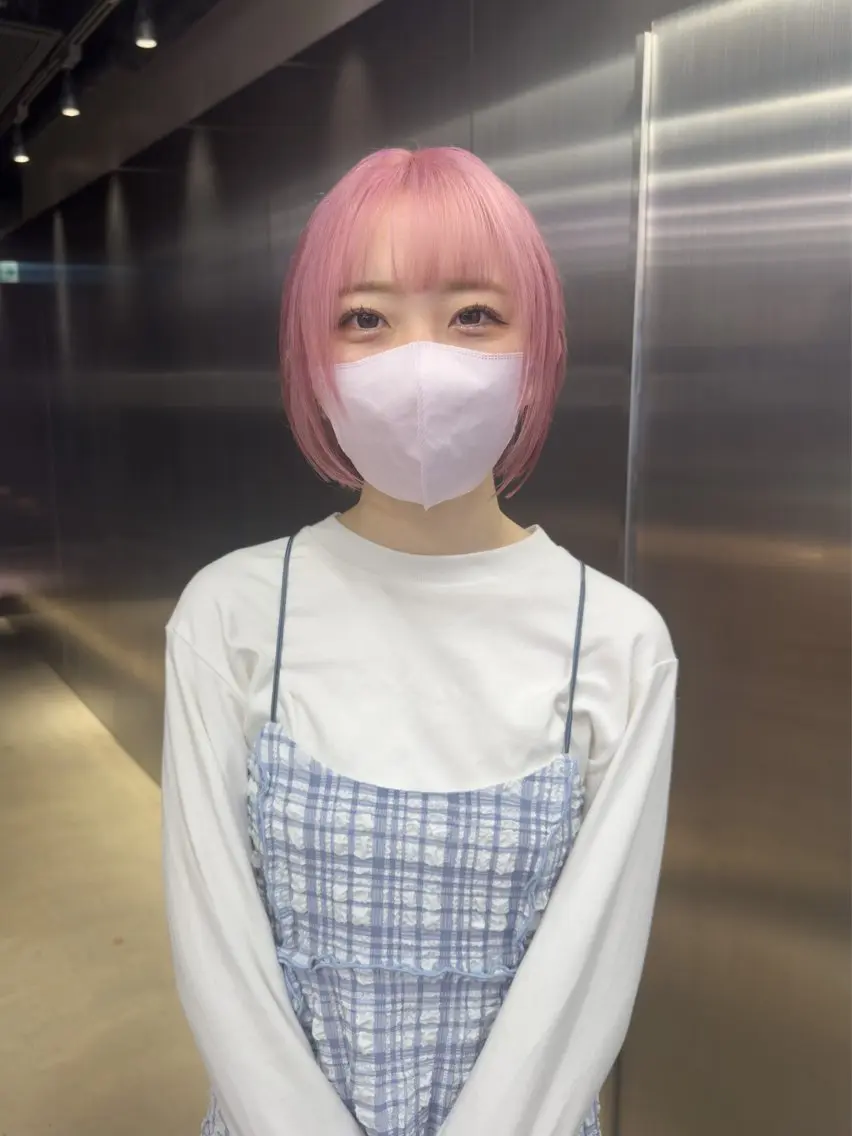 ショート カラー ブリーチ ケアブリーチ ダブルカラー ハイトーンカラー ボブ ヘアカラー トリートメント 鈴木/ボブ/ ベージュ/ピンクのヘアスタイル