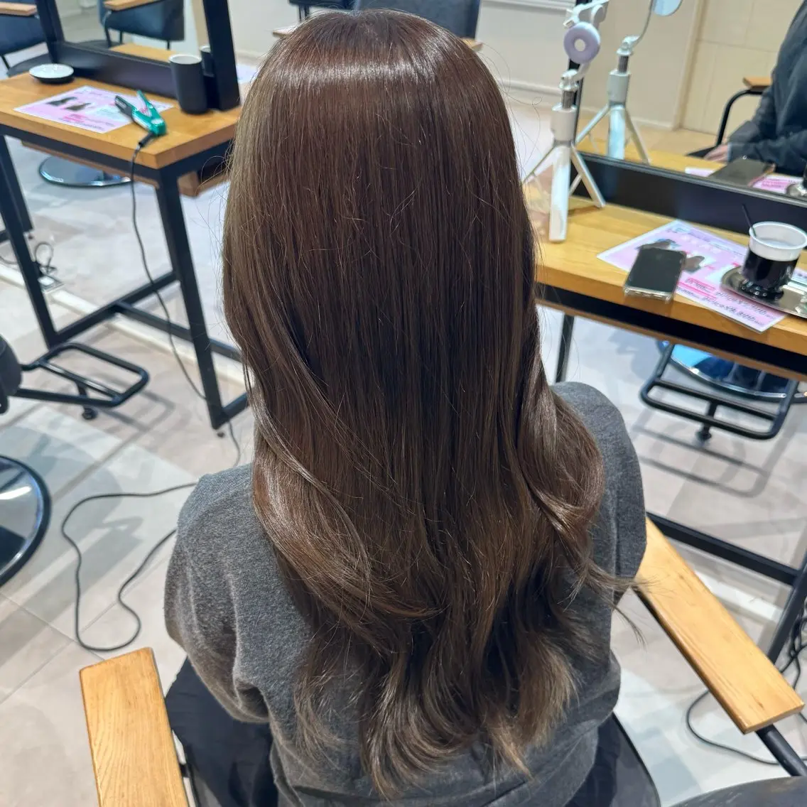 ロング ヘアカラー 松葉 柚月のヘアスタイル