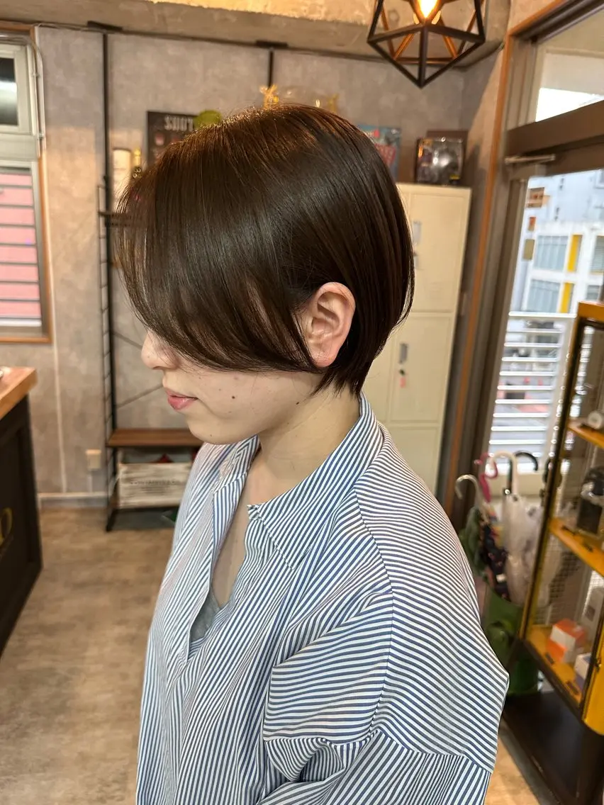 ショート 切りっぱなしボブ ショートボブ ハンサムショート 丸みショート ボブ カット ヘアカラー トリートメント モテ髪/ボブ/ショー ト/アダチフウトのヘアスタイル
