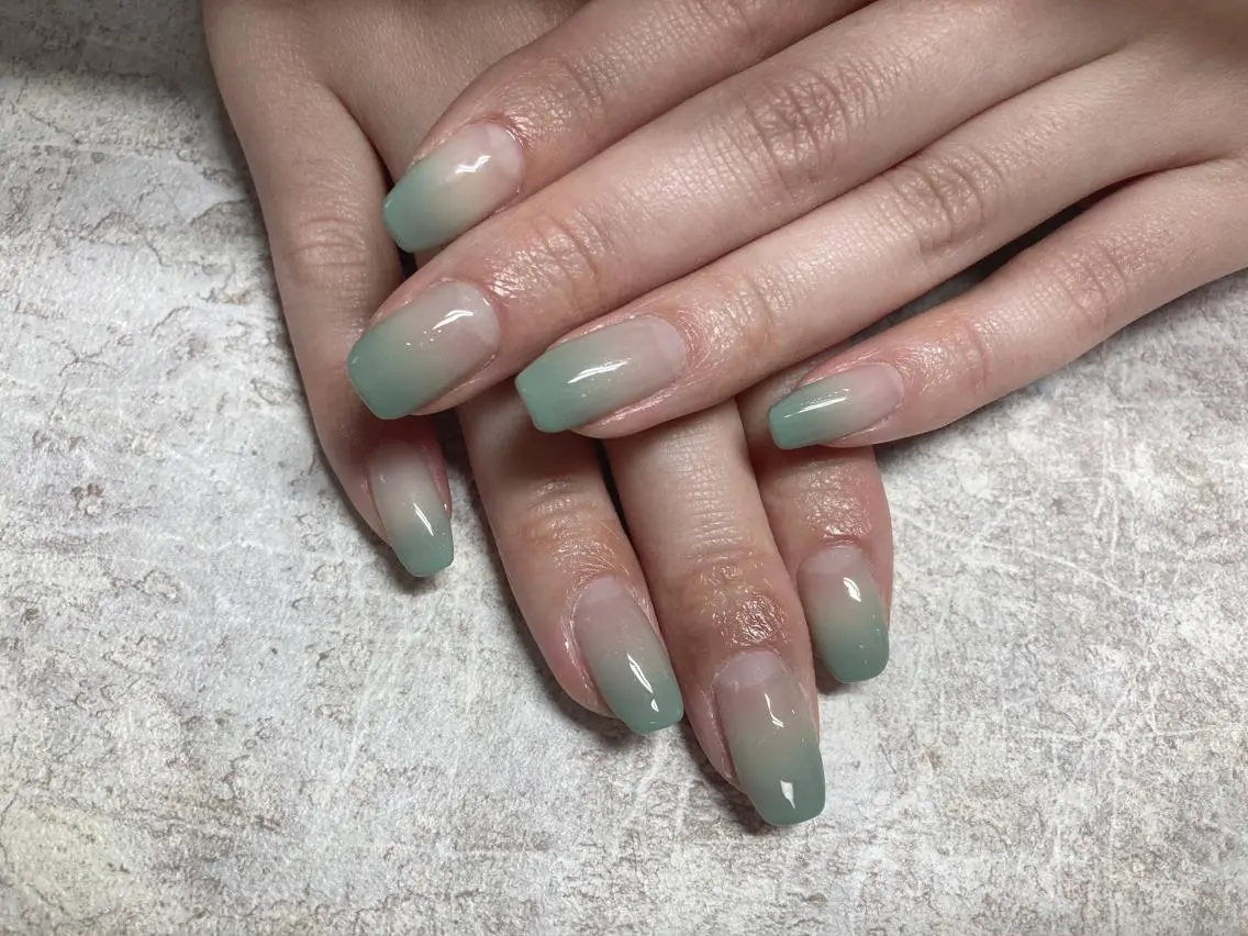 ネイル フットネイル フレンチネイル ジェルネイル グラデーション グリーン mogunail &blowのネイルデザイン