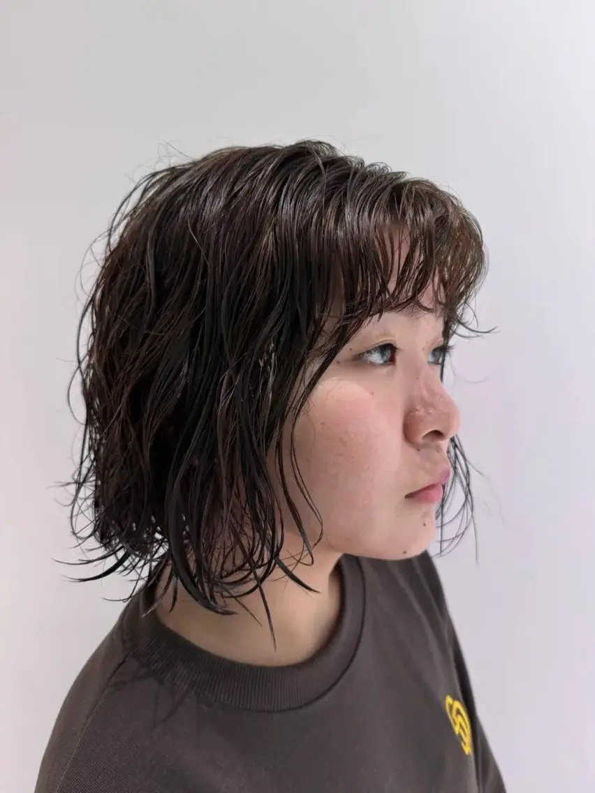 ミディアム カラー パーマ ミディアムパーマ ブラウンカラー ボブ 松井 拓未のヘアスタイル