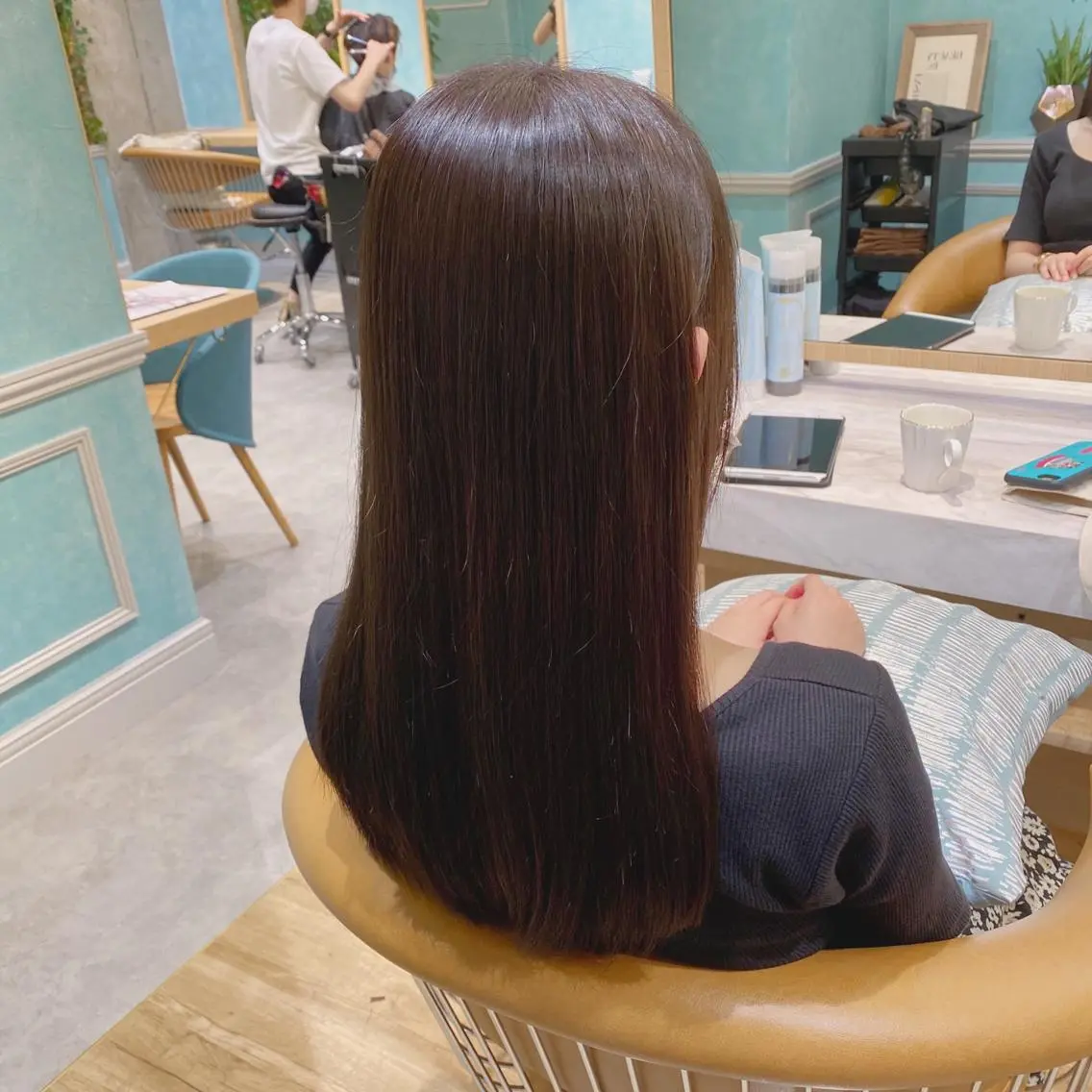 セミロング カット ヘアカラー 縮毛矯正 トリートメント 山本翔一郎 韓国顔周りレイヤーのヘアスタイル