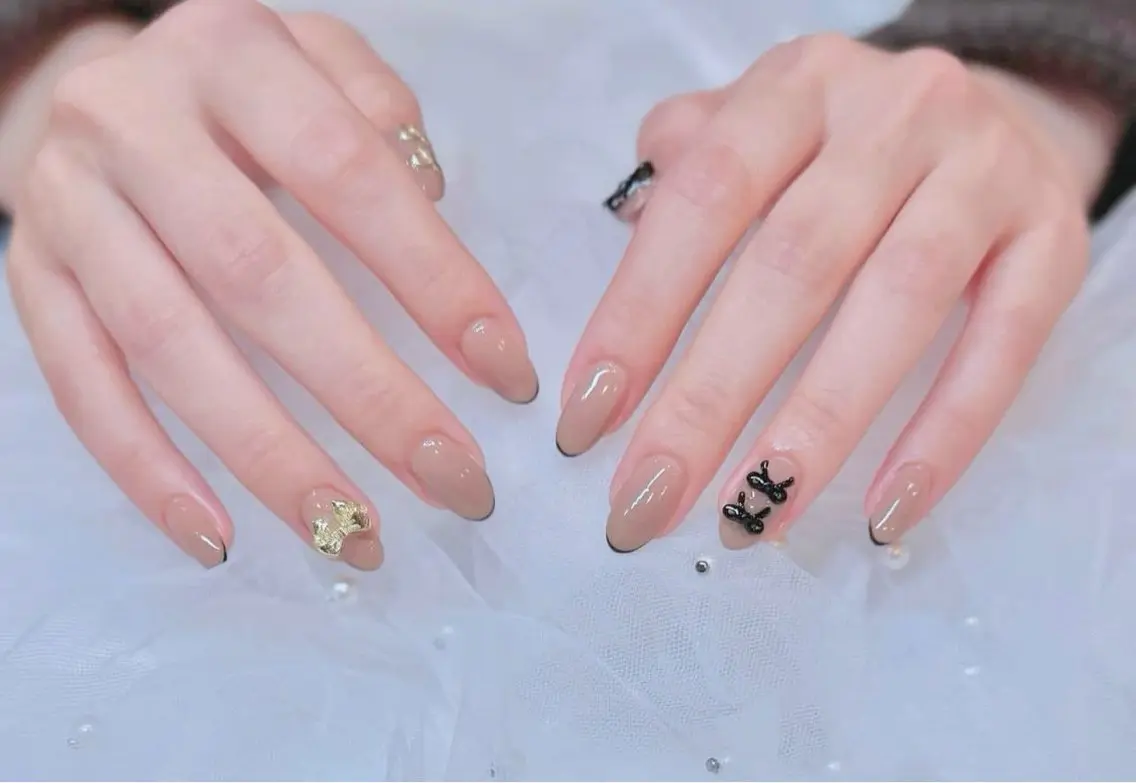 ネイル アートネイル フットネイル フレンチネイル ジェルネイル ガラスフレンチ ハンドネイル ╹◡╹MimoEye lash🌻Nailのマツエク・マツパデザイン