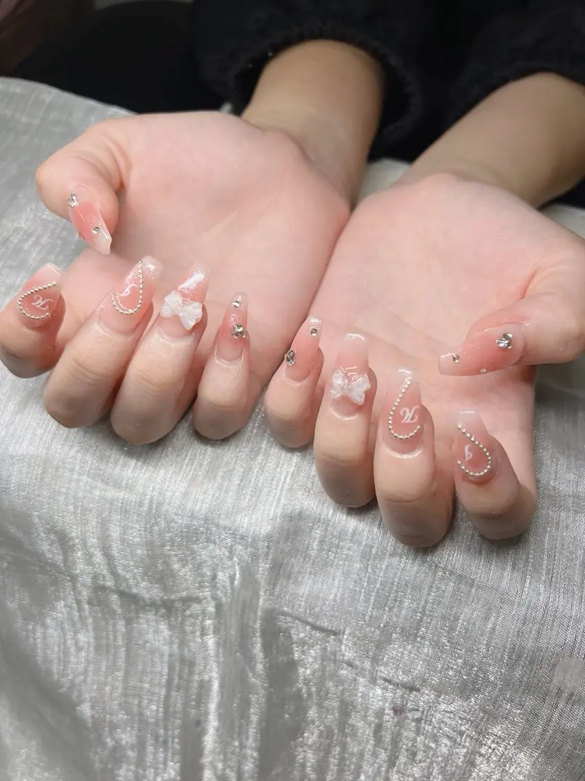 ネイル 長さ出し グラデーション キラキラネイル マグネットネイル ニュアンスネイル Lee Nailsのネイルデザイン