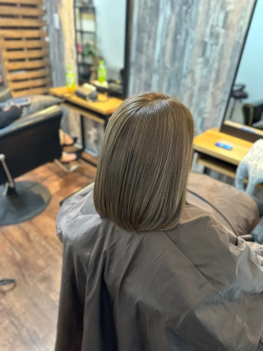 ミディアム カラー ブリーチ グレージュ カット ヘアカラー Luzir⭐︎ GEN⭐︎のヘアスタイル