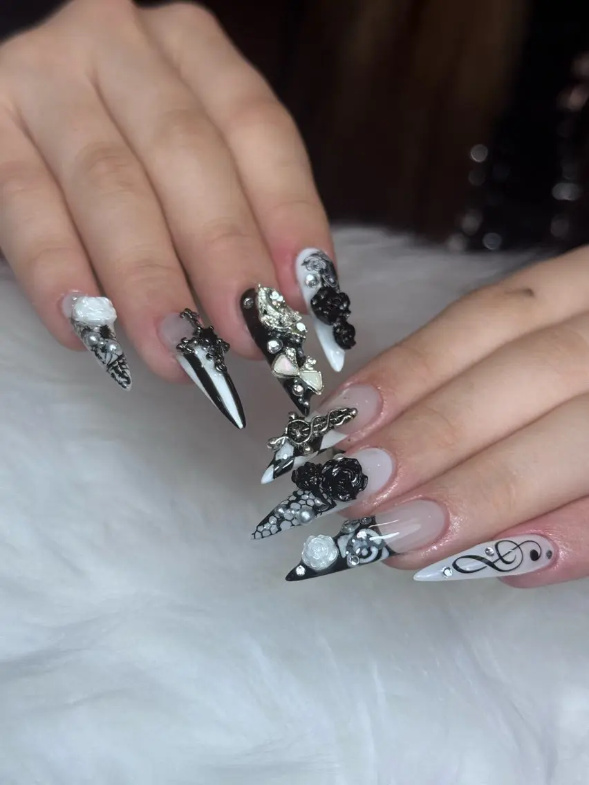 ネイル アートネイル ジェルネイル ニュアンスネイル シンプルネイル ネイルチップ ハンドネイル Lisa Nail Salonのネイルデザイン