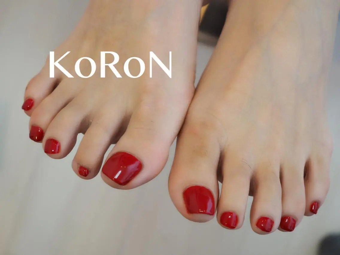 ネイル フットネイル 赤色 フットネイル ハンドケア 自宅サロン鎌倉 KORONのネイルデザイン