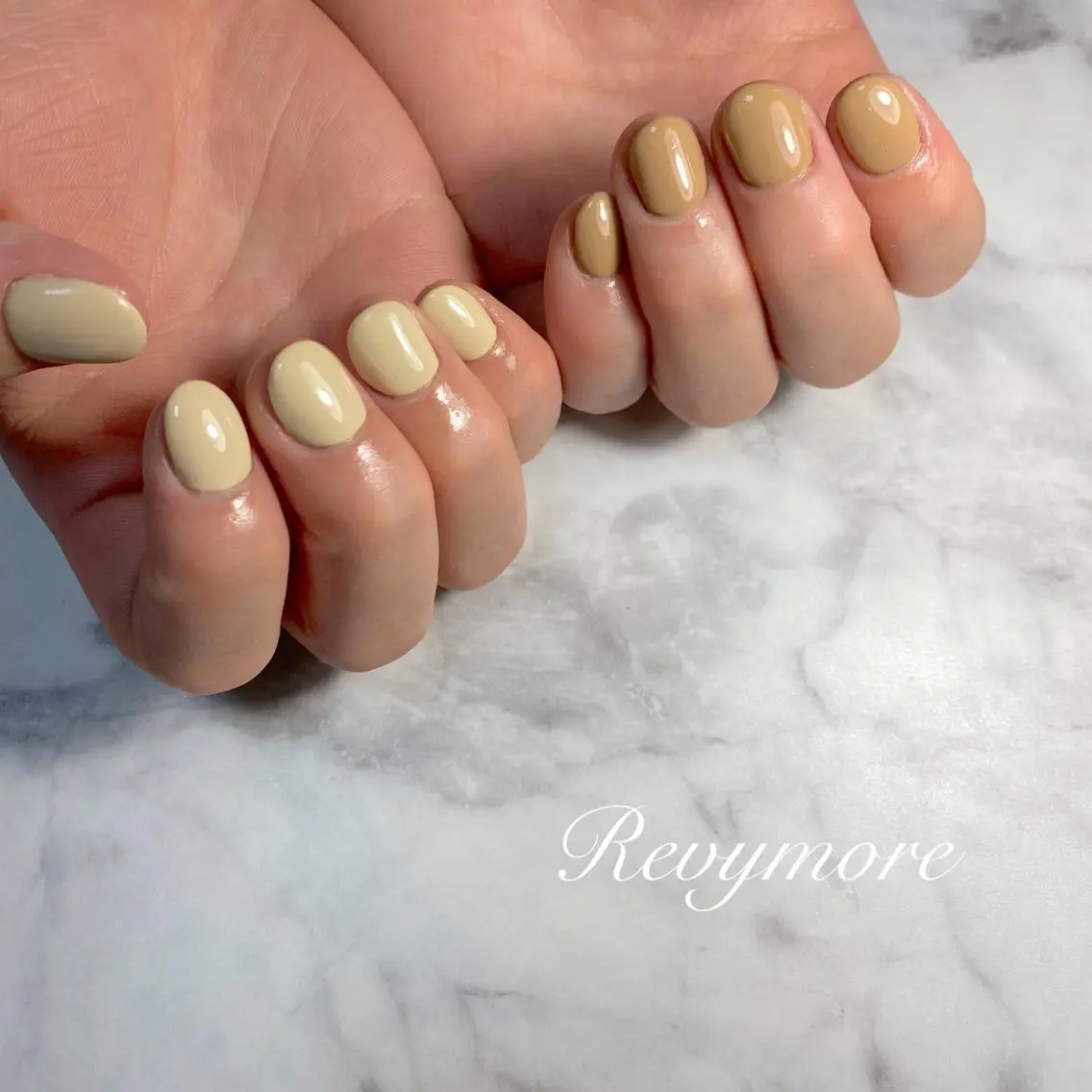 ミディアム ネイル 韓国風ヘア ジェルネイル キラキラネイル 韓国ネイル ニュアンスネイル nail salon Revymoreのネイルデザイン