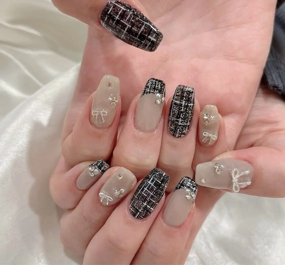 ネイル グラデーション キラキラネイル ワンカラーネイル 冬ネイル Jenn Nail Salonのネイルデザイン