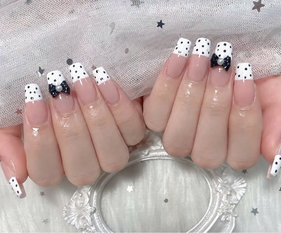 ネイル チークネイル ドット 長さ出し フットネイル フレンチネイル ハンドネイル Hana Nail Salonのネイルデザイン