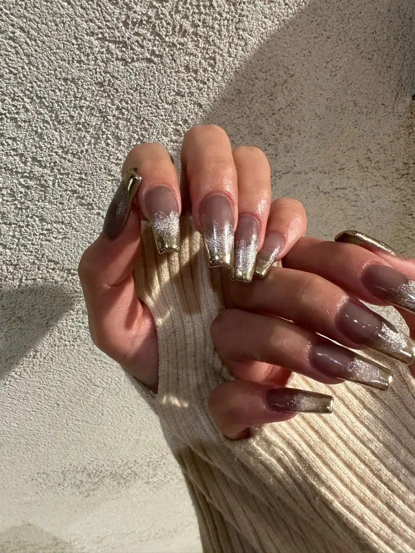 ネイル アートネイル フレンチネイル キラキラネイル ラメ(グリッター) ロングネイル SHIORI 📍渋谷 / 円山町のネイルデザイン