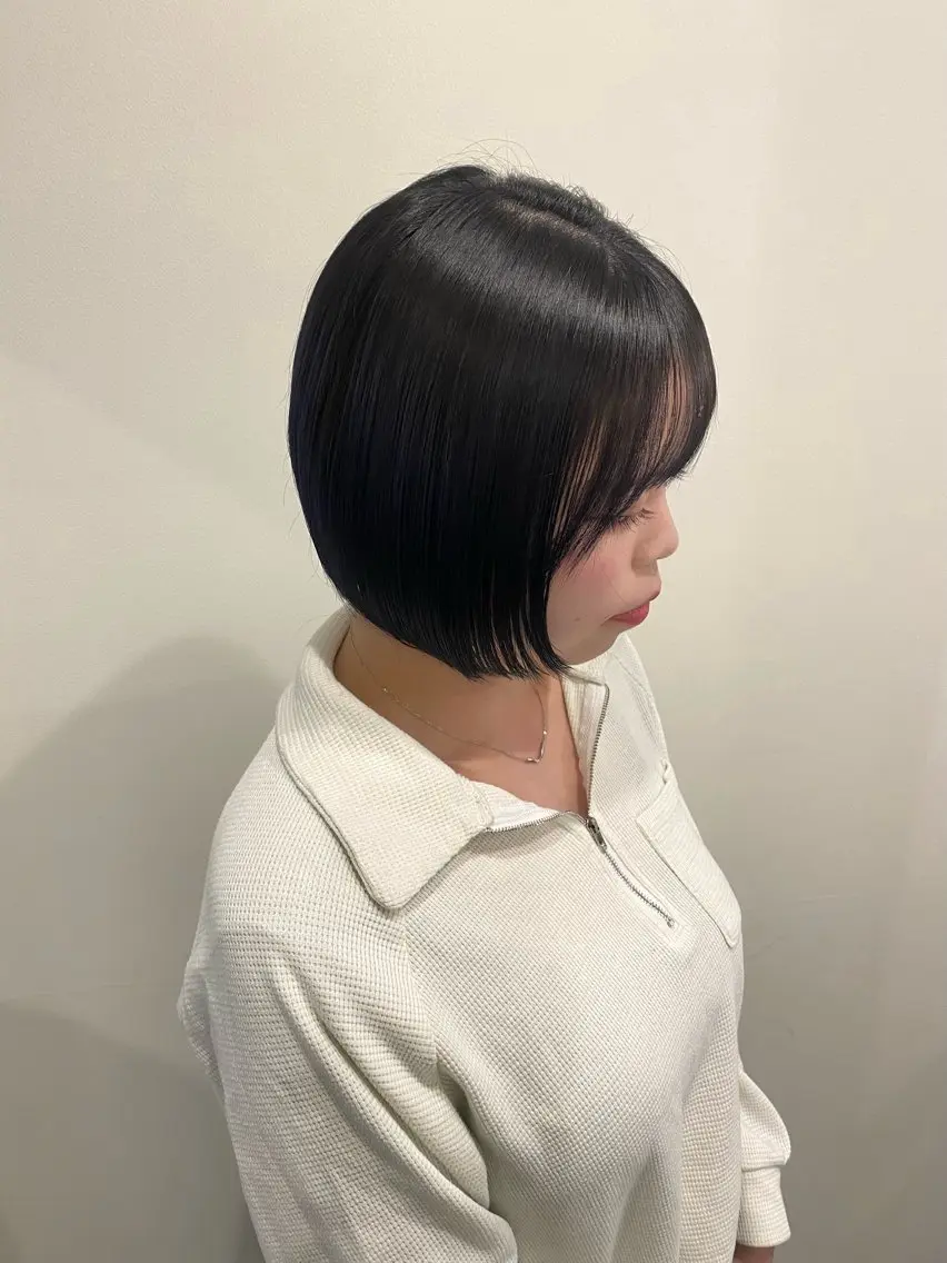 ミディアム カラー 切りっぱなしボブ 黒髪 ブルーカラー ブルーブラック ボブ カット ヘアカラー トリートメント 🍑 モモカ🍑のヘアスタイル