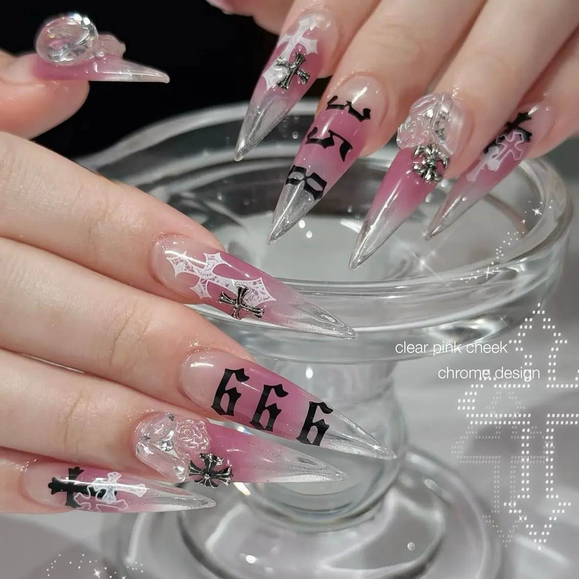 ネイル チークネイル ドット フットネイル フレンチネイル グラデーション ハンドネイル ハンドケア Nihonthy Nail 新宿のネイルデザイン